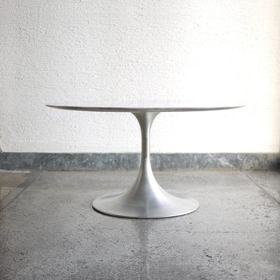 table d'appoint tulipe
