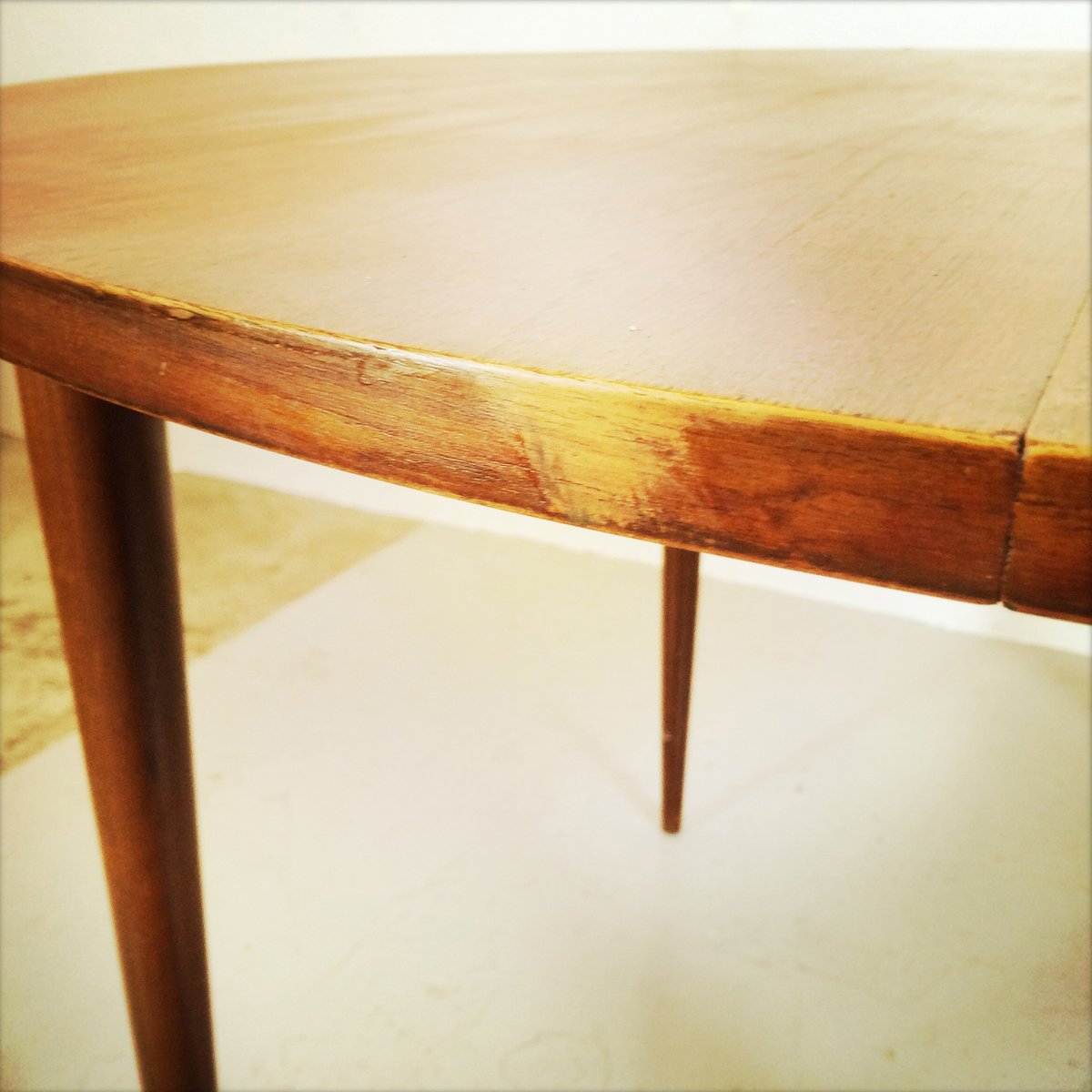 Table ronde de salle à manger scandinave en vente sur pamono