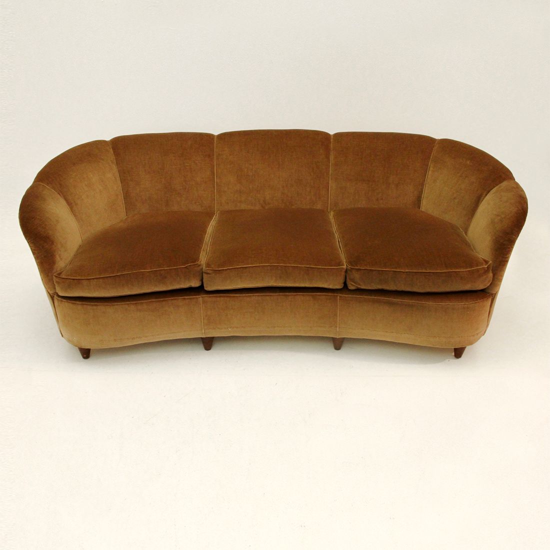 Mid-Century Italian Velvet Sofa, 1950s for sale at Pamono