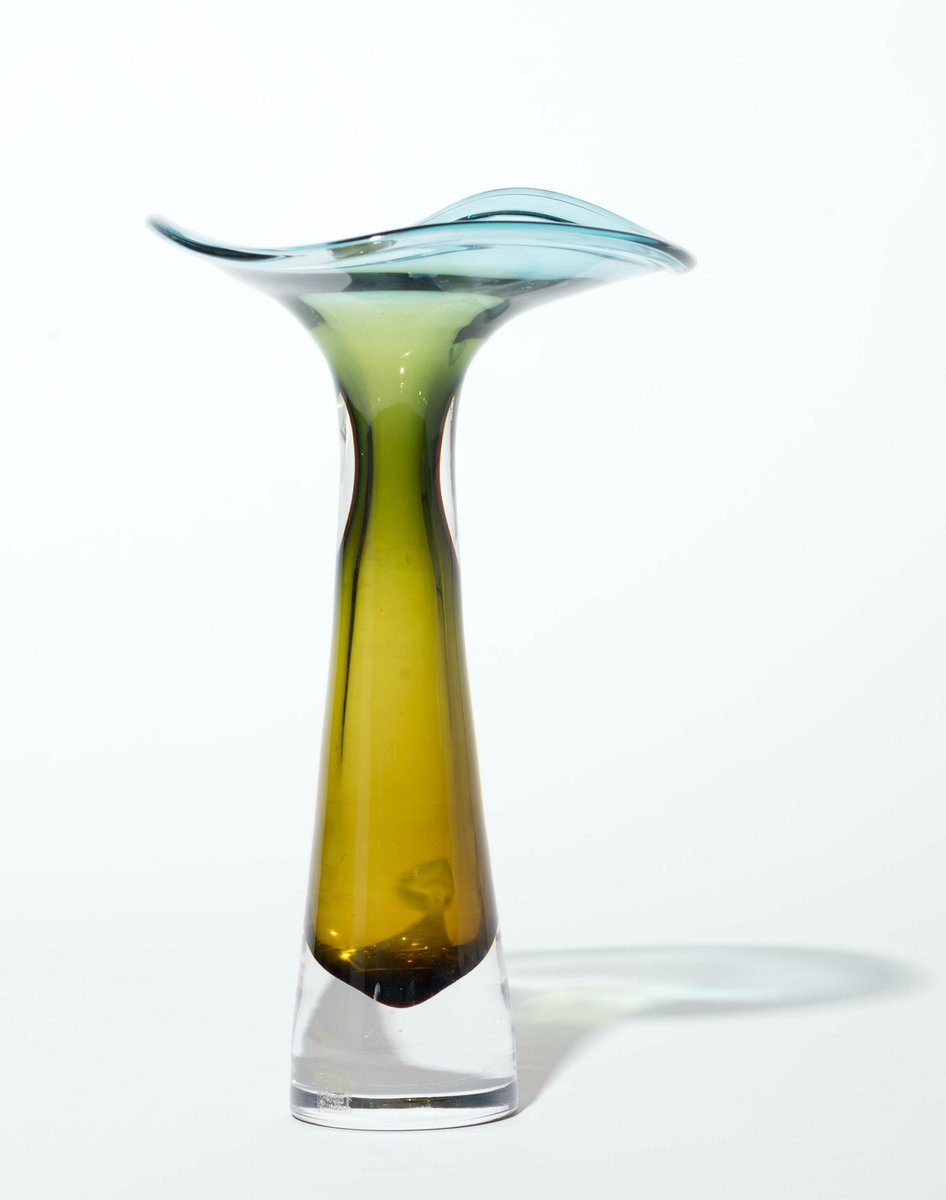 Swedish Glass Vase by Vicke Lindstrand for Kosta, 1950s for sale at Pamono
