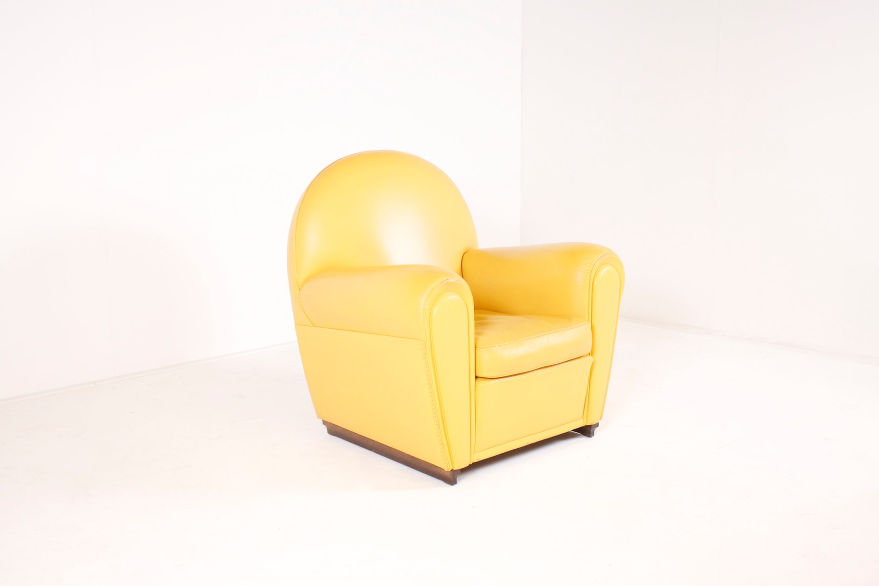 Italian Vanity Fair Armchair by Renzo Frau for Poltrona Frau for Italian Vanity Fair Armchair by Renzo Frau for Poltrona Frau for