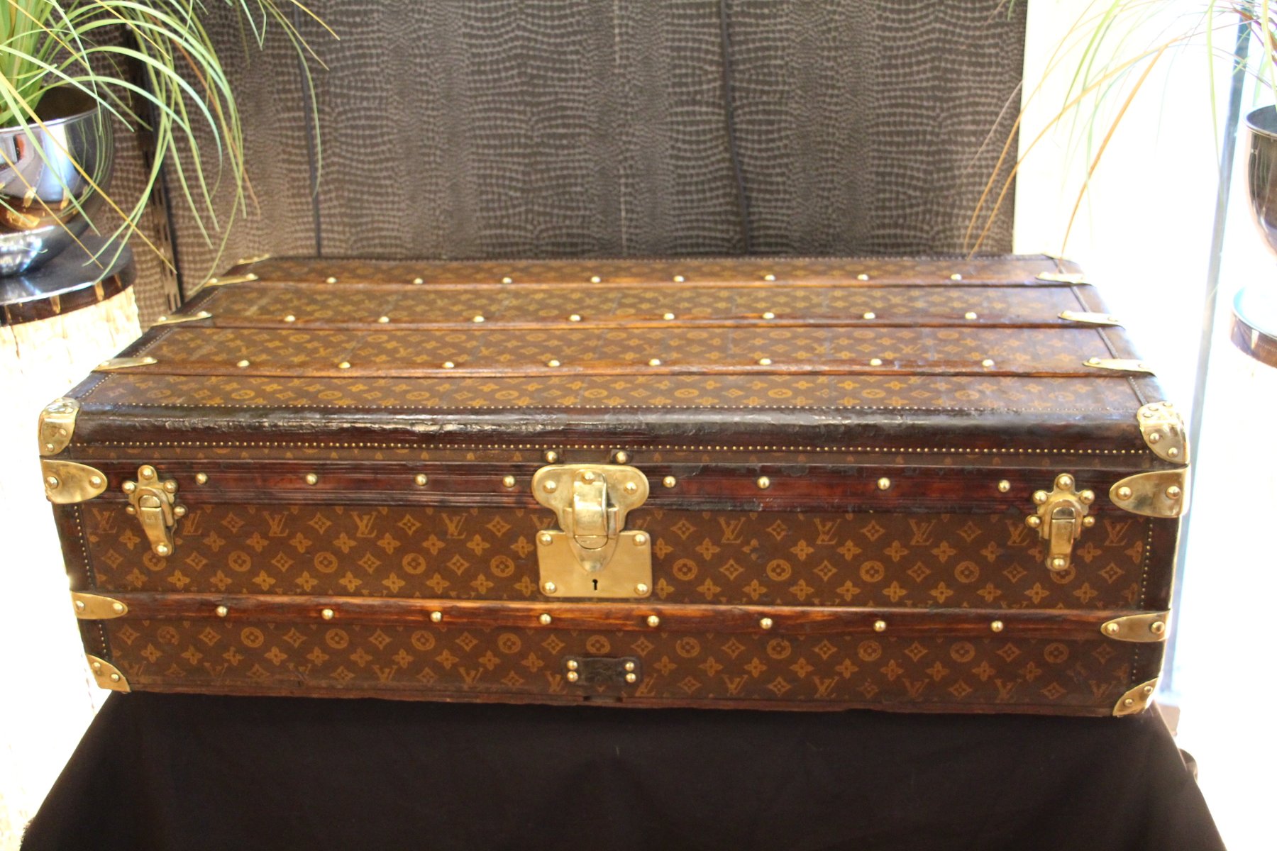 First Edition Stenciled Monogram Canvas Steamer Trunk from Louis Vuitton, 1920s for sale at Pamono
