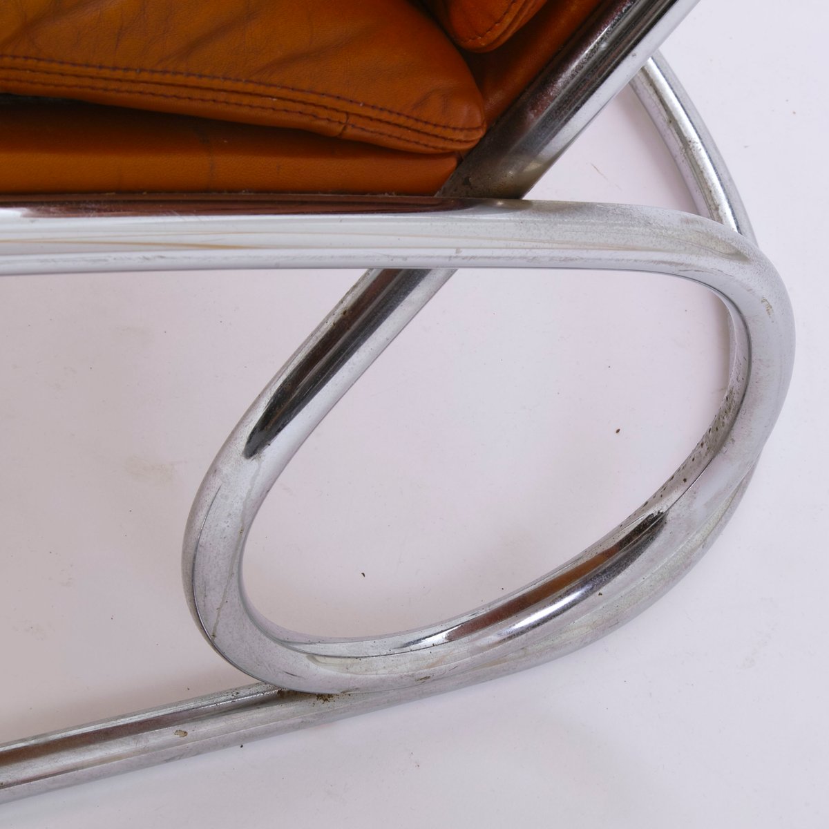 Fauteuil vintage chrome et orange en cuir en vente sur pamono