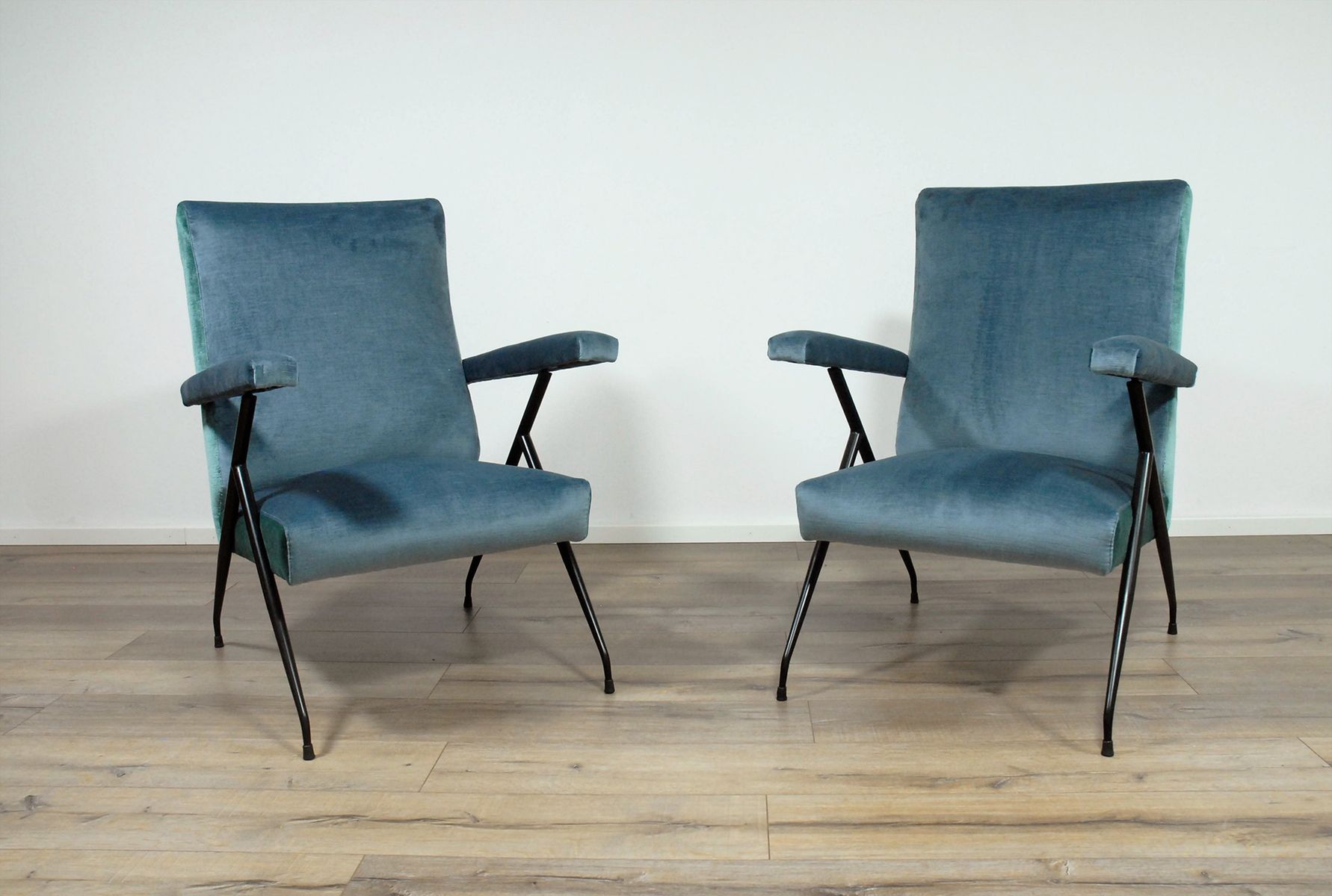 Blaue mid century samtsessel 2er set bei pamono kaufen