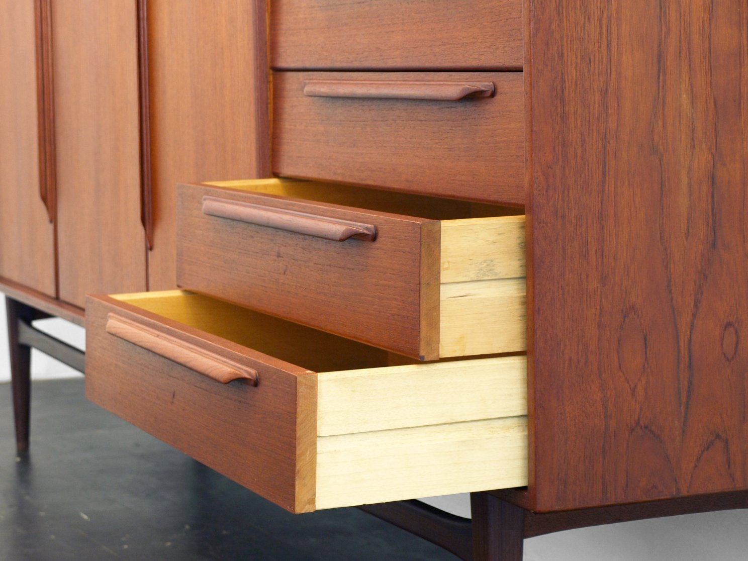 commode vintage design