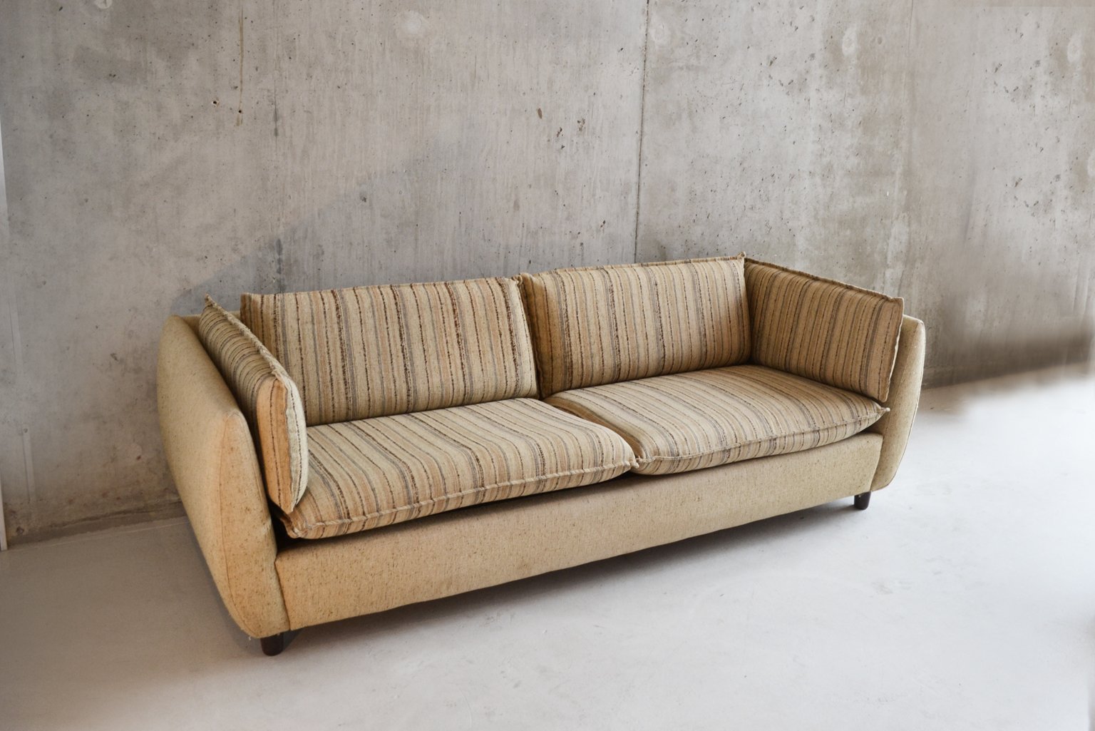 Dänisches mid century 2 sitzer sofa mit kissen bei pamono kaufen Welche kissen zu brauner ledercouch