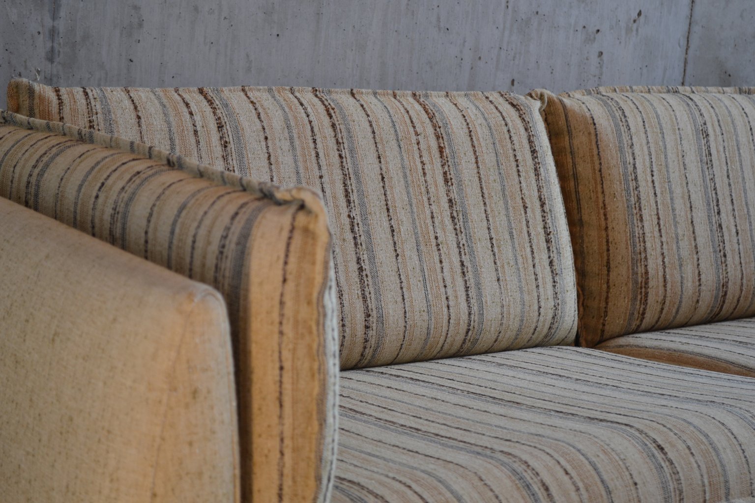 Dänisches mid century 2 sitzer sofa mit kissen bei pamono kaufen Welche kissen zu brauner ledercouch