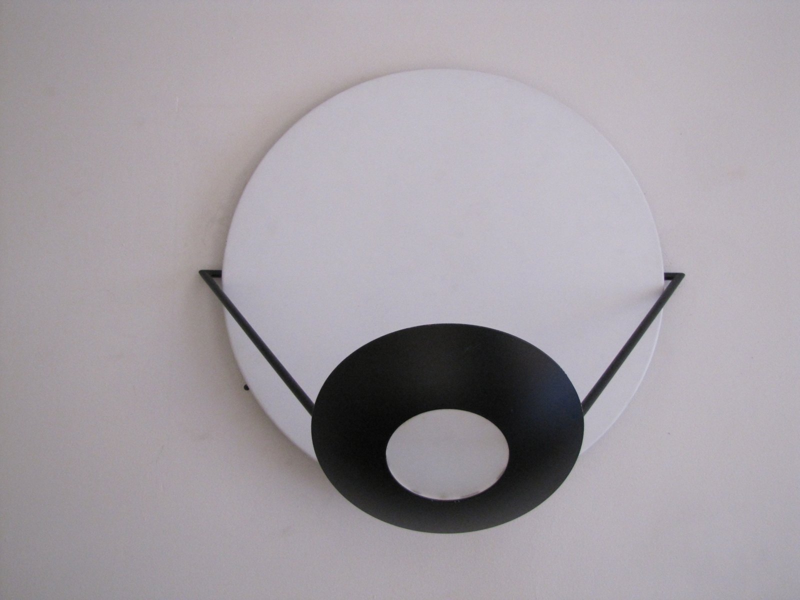 Italian Large Graphic Metal Wall Lights, 1980s, Set of 2 for sale at Pamono