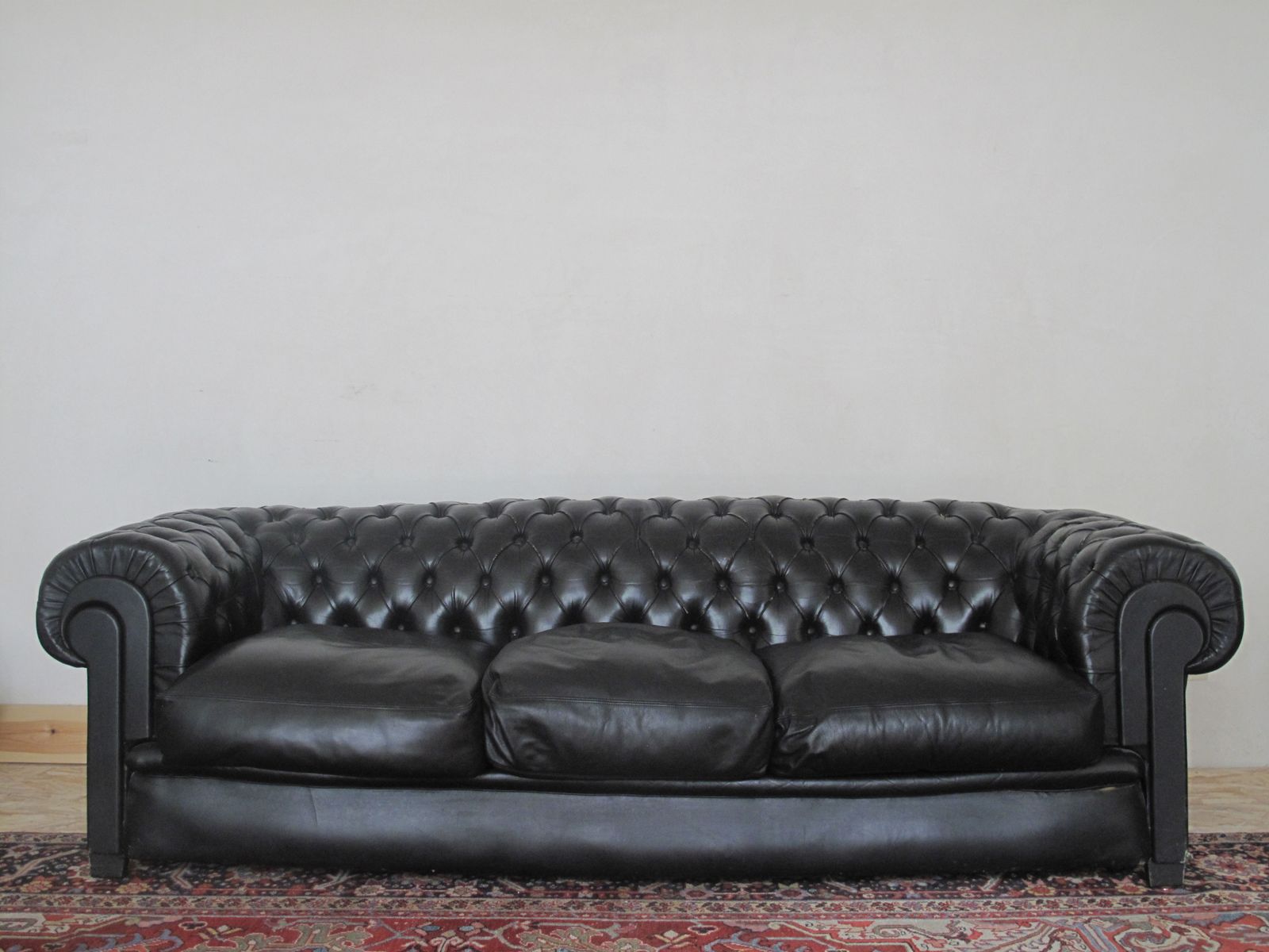 Interesting Black Leather Chesterfield Sofa 3 Seater Buttoned Seat