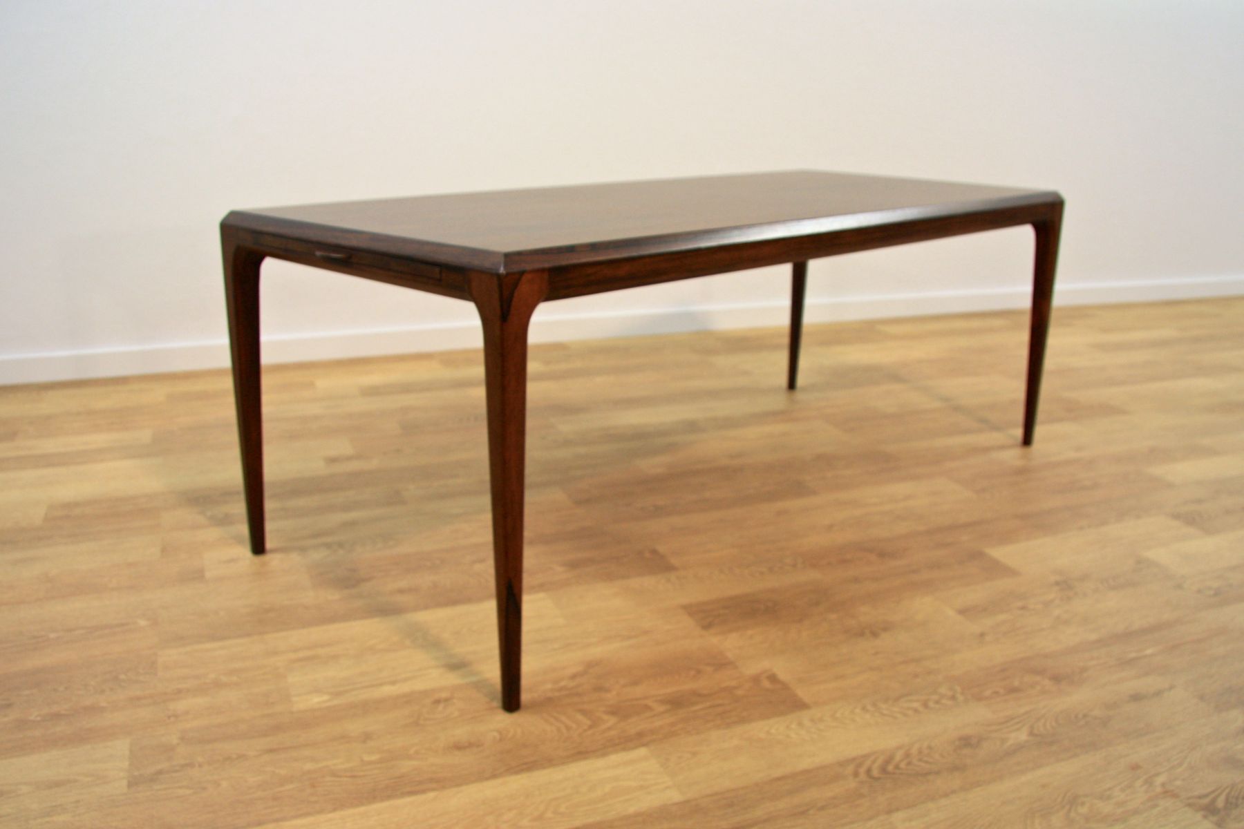 Extendable Coffee Table danish extendable rosewood coffee tablejohannes andersen for Extendable Coffee Table danish extendable rosewood coffee tablejohannes andersen for