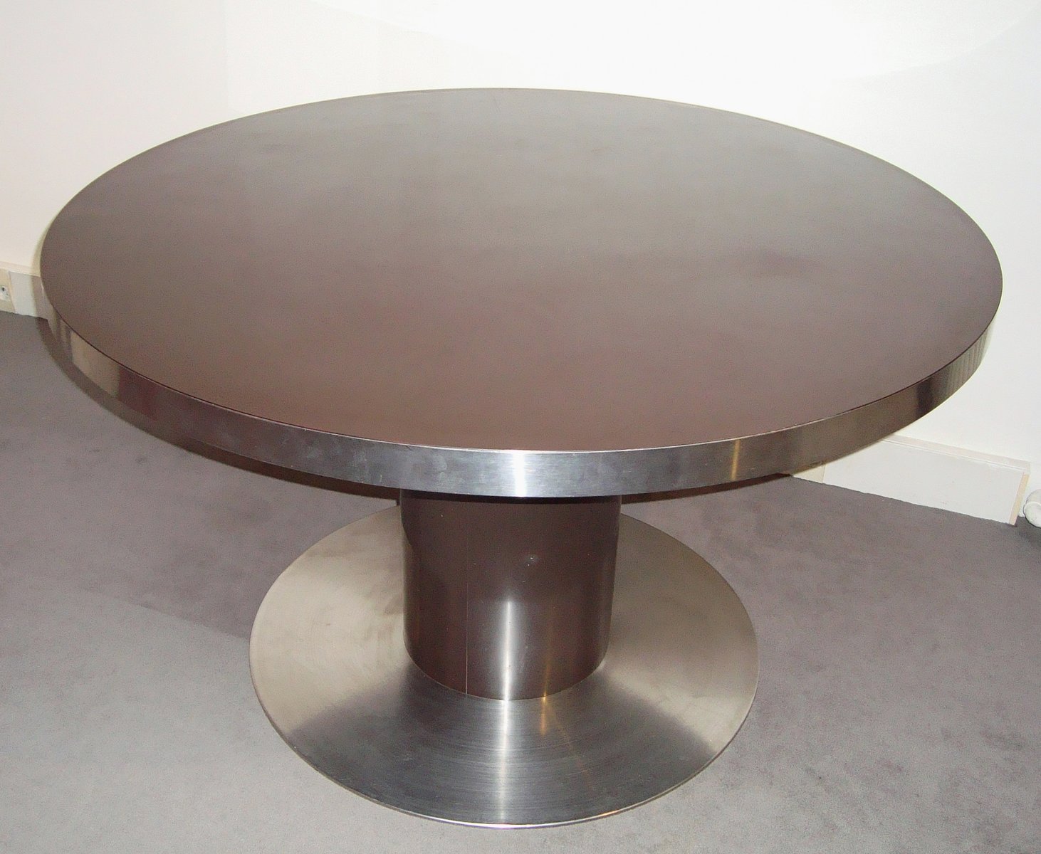 Brown Round Table By Mario Sabot 1970s For At Pamono Brown Round Table By Mario Sabot 1970s