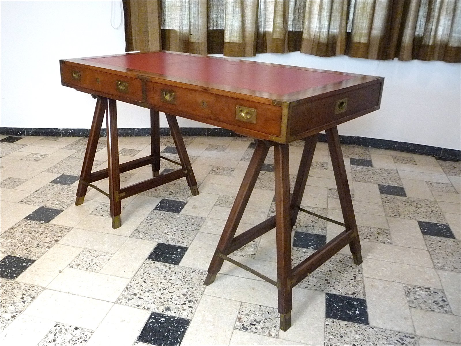 Vintage British Campaign Desk in Mahogany and Leather for sale at Pamono