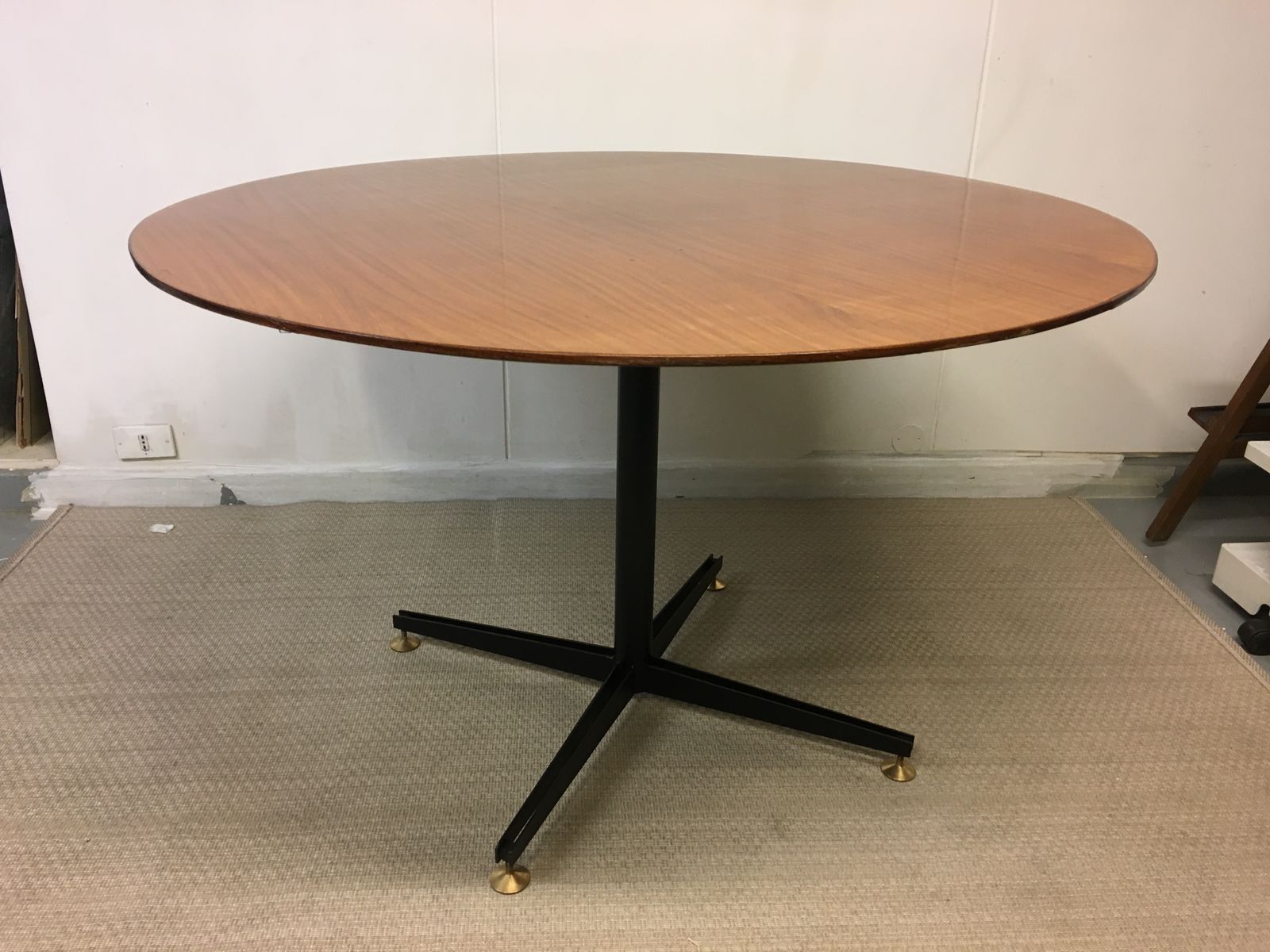 Italian Black Lacquered Metal Wood Round Table 1960s For Italian Black Lacquered Metal Wood Round Table 1960s