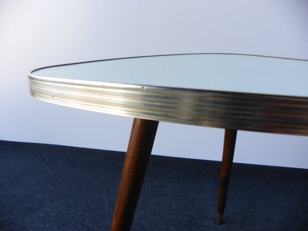 mid-century modern triangular coffee table, 1960s for sale at pamono mid-century modern triangular coffee table, 1960s for sale at pamono