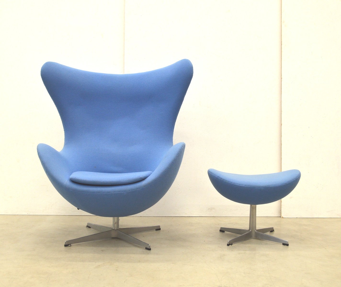 egg chair ottoman by arne jacobsen for fritz hansen 1979 1