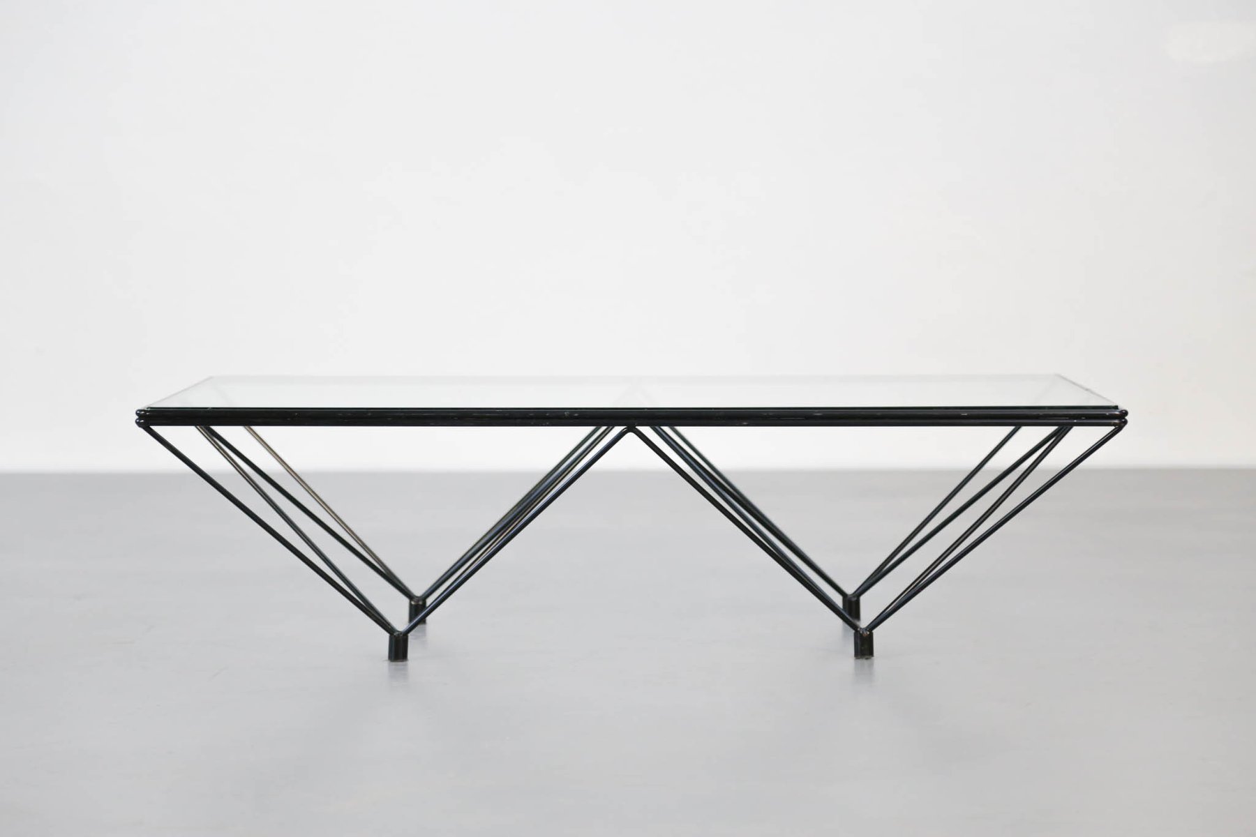 Table Basse Vintage Géométrique avec Plateau en Verre en vente sur Pamono