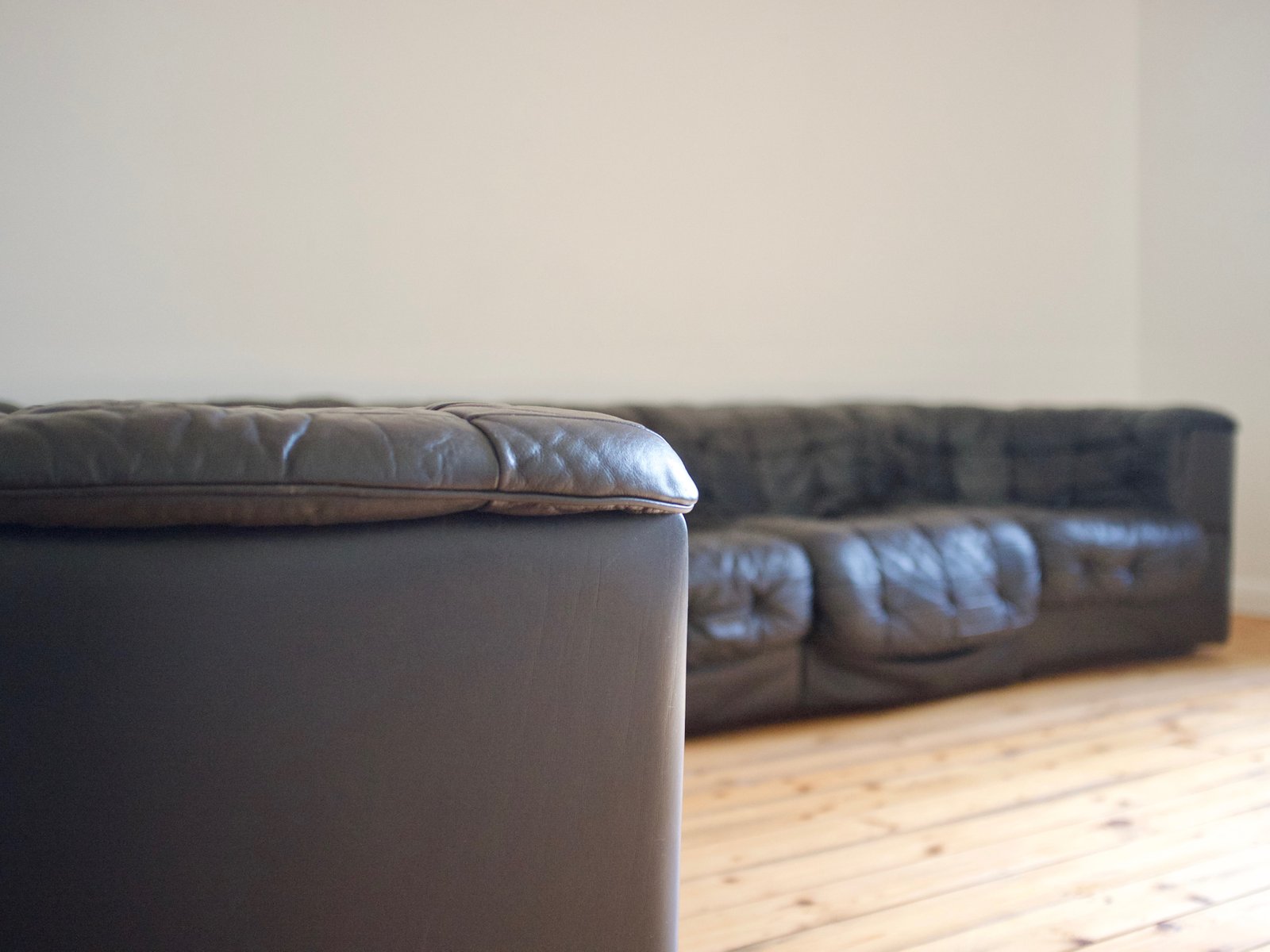 Modular Black Leather Sofa from de Sede 1970s for sale at Pamono