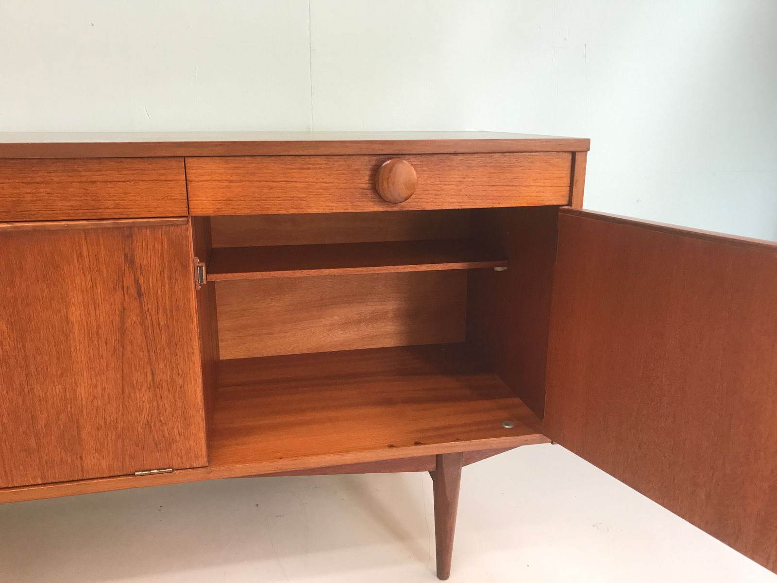 Credenza vintage di Elliot, anni '60 in vendita su Pamono