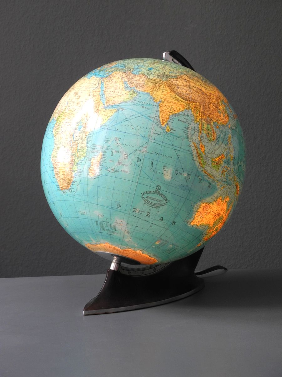 large mid century illuminated glass globe for sale at pamono large mid century illuminated glass globe for sale at pamono