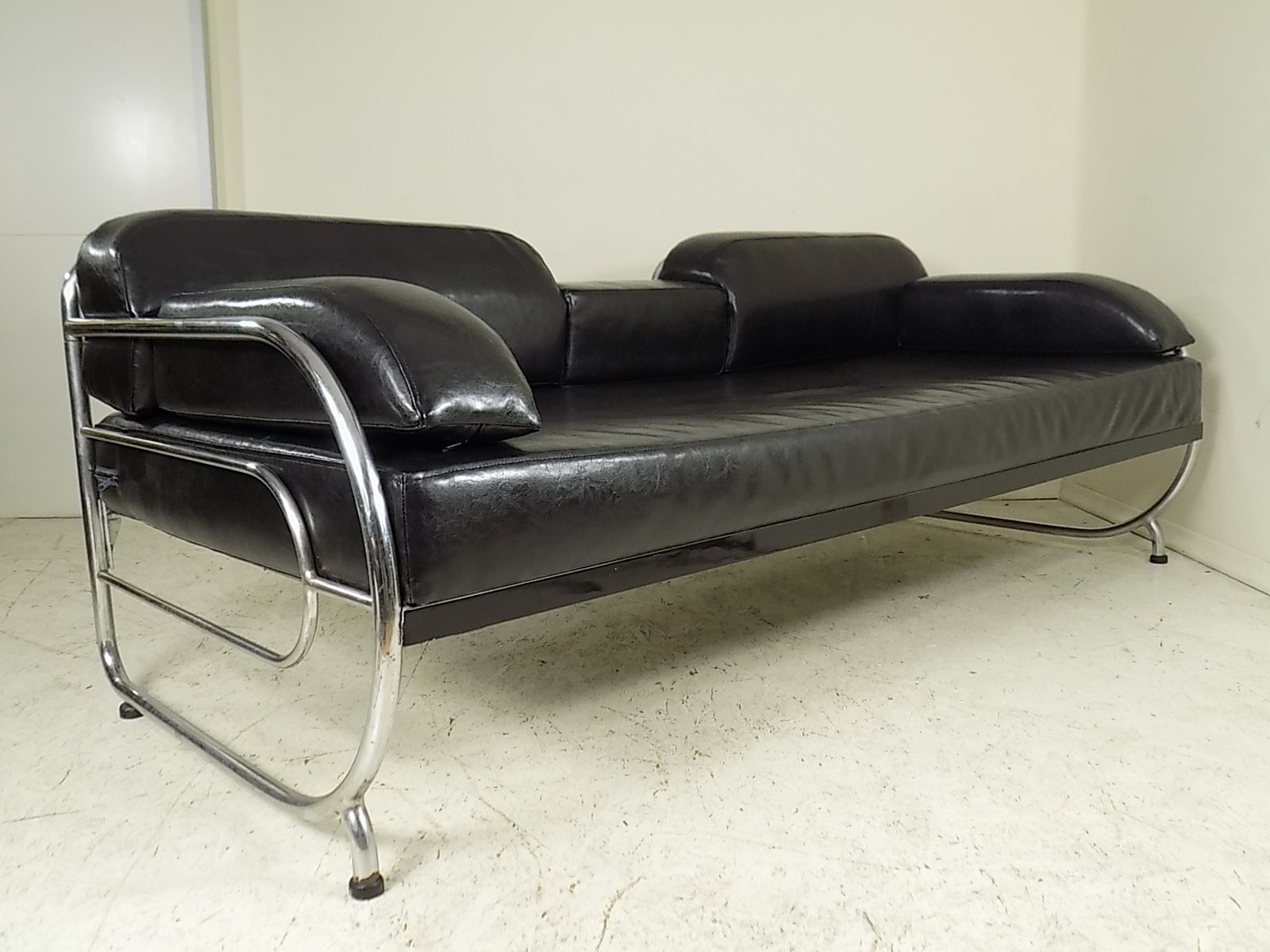 bauhaus usa leather sofa