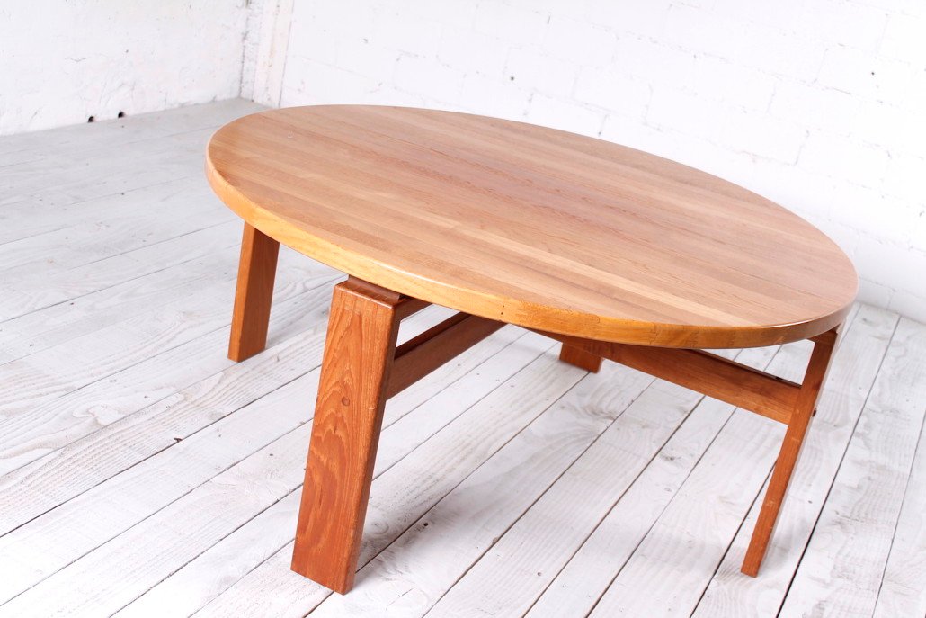 MidCentury Round Danish Coffee Table for sale at Pamono