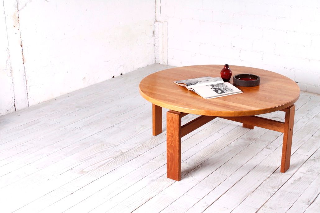 MidCentury Round Danish Coffee Table for sale at Pamono