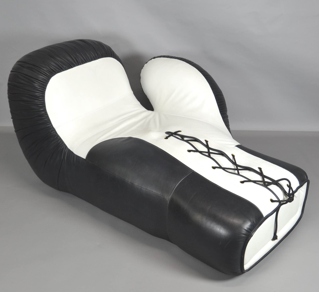 DS 2878 Boxing Glove Lounge Chair from De Sede for sale at Pamono