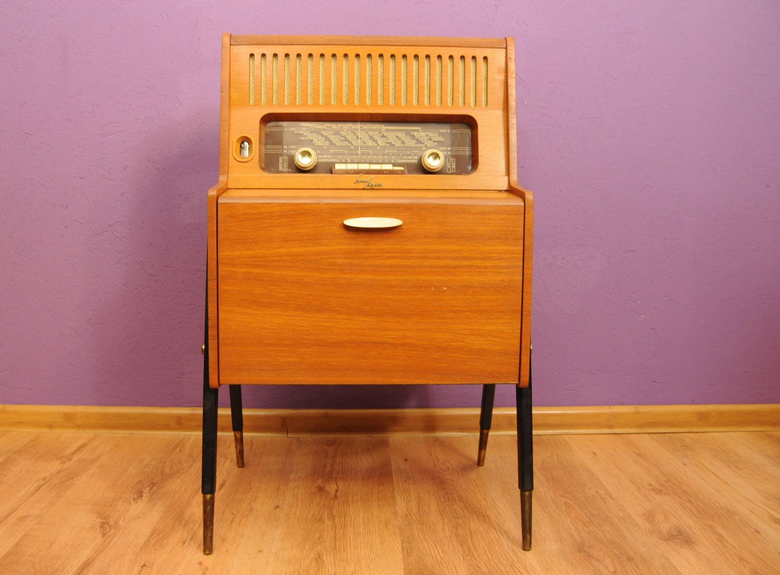 Vintage Radio Sale 55