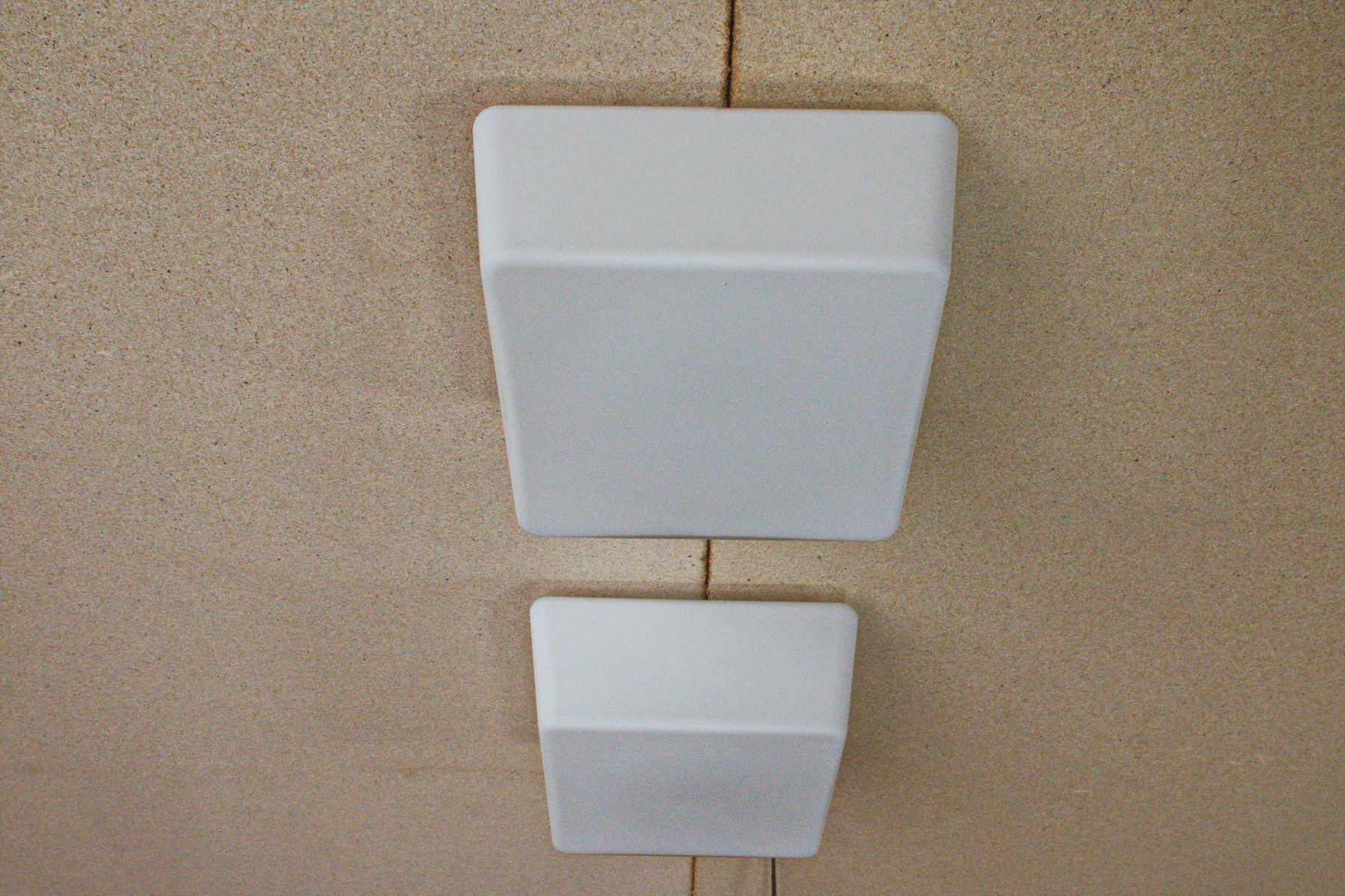 wandlampen in weiss von ernst plange fuer plange leuchten 1960er 2er set 4
