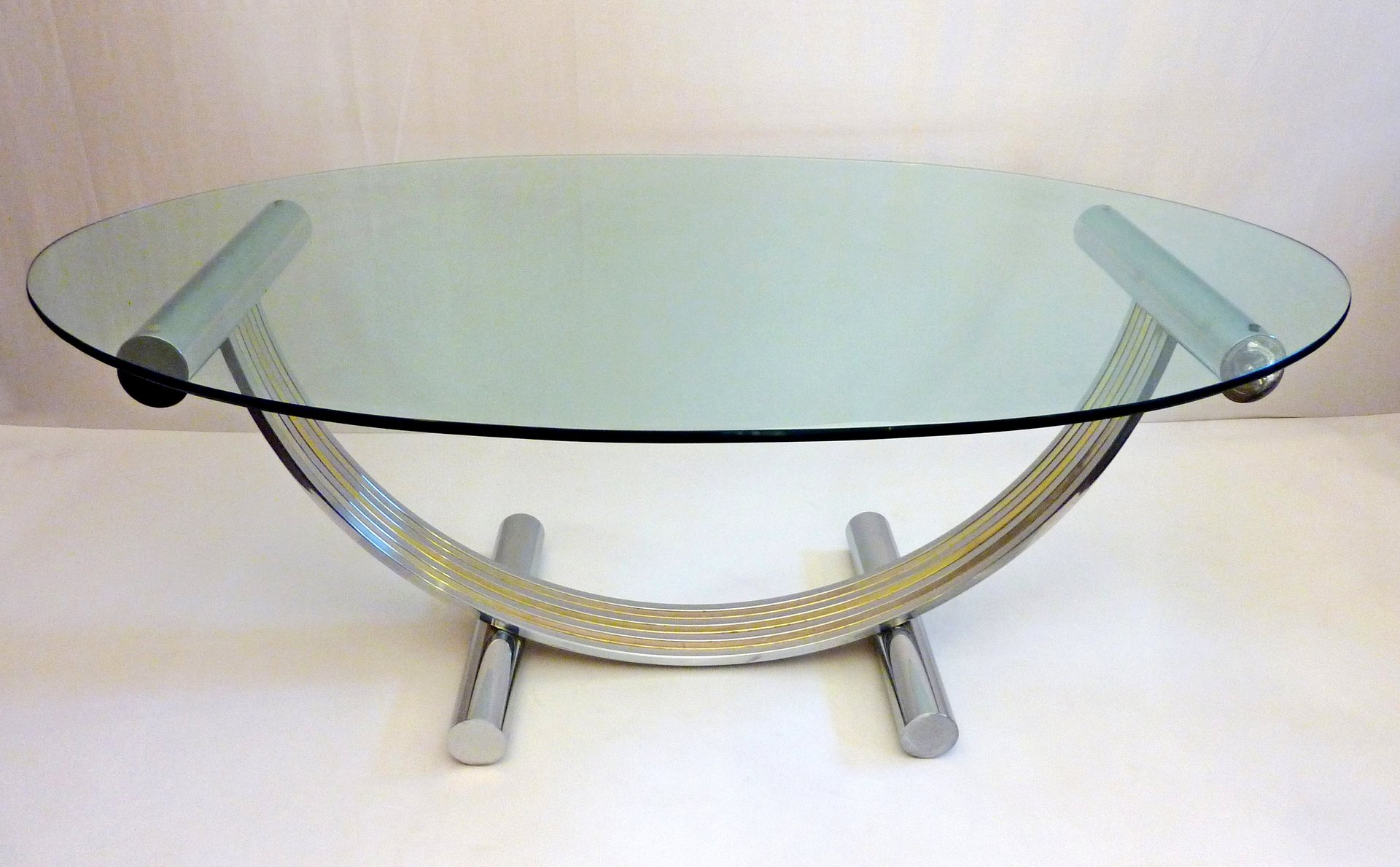Table De Salle Manger Ovale En Verre Par Romeo Rega 1970s En Vente