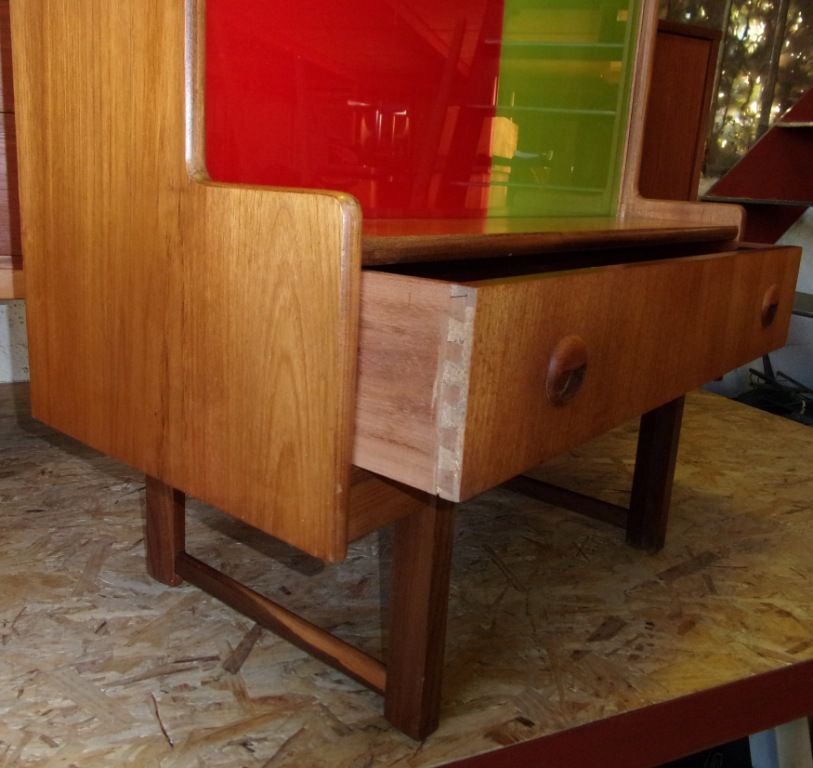 Vintage Display with Red and Green Sliding Doors for sale at Pamono