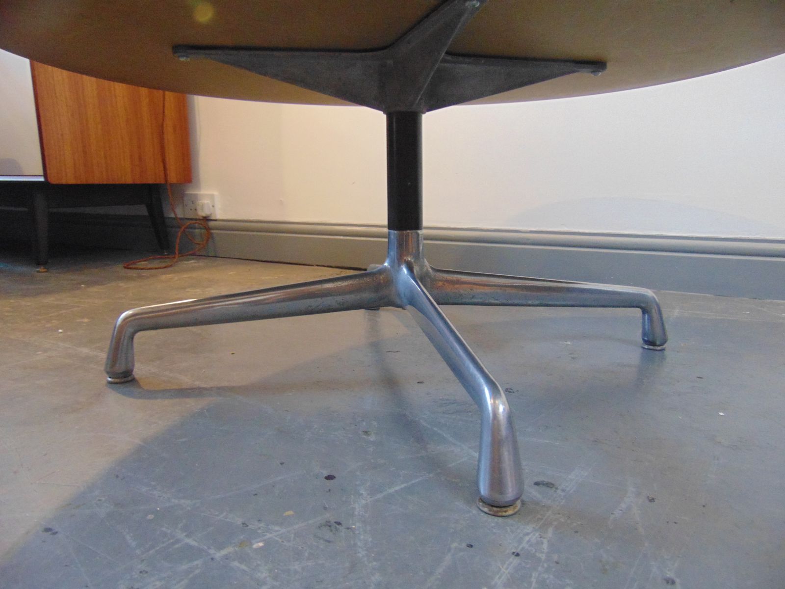 Runder couchtisch von charles eames für herman miller bei pamono ... Runder couchtisch