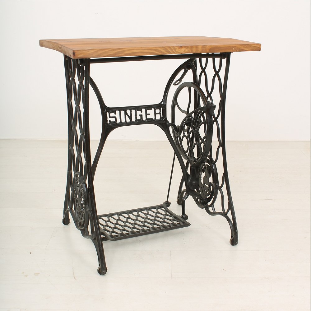 Antique Sewing Table from Singer, 1930 for sale at Pamono