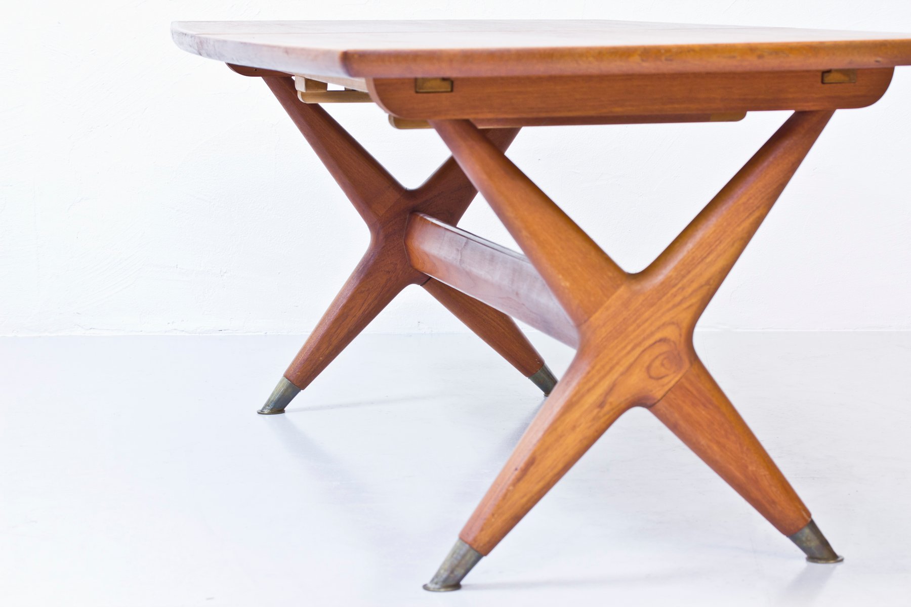 Table de salle à manger scandinave moderne par rastad & relling ...
