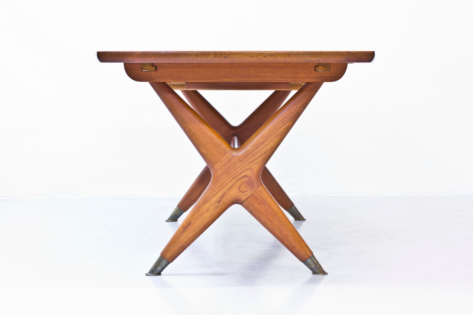 Table de salle à manger scandinave moderne par rastad & relling ...