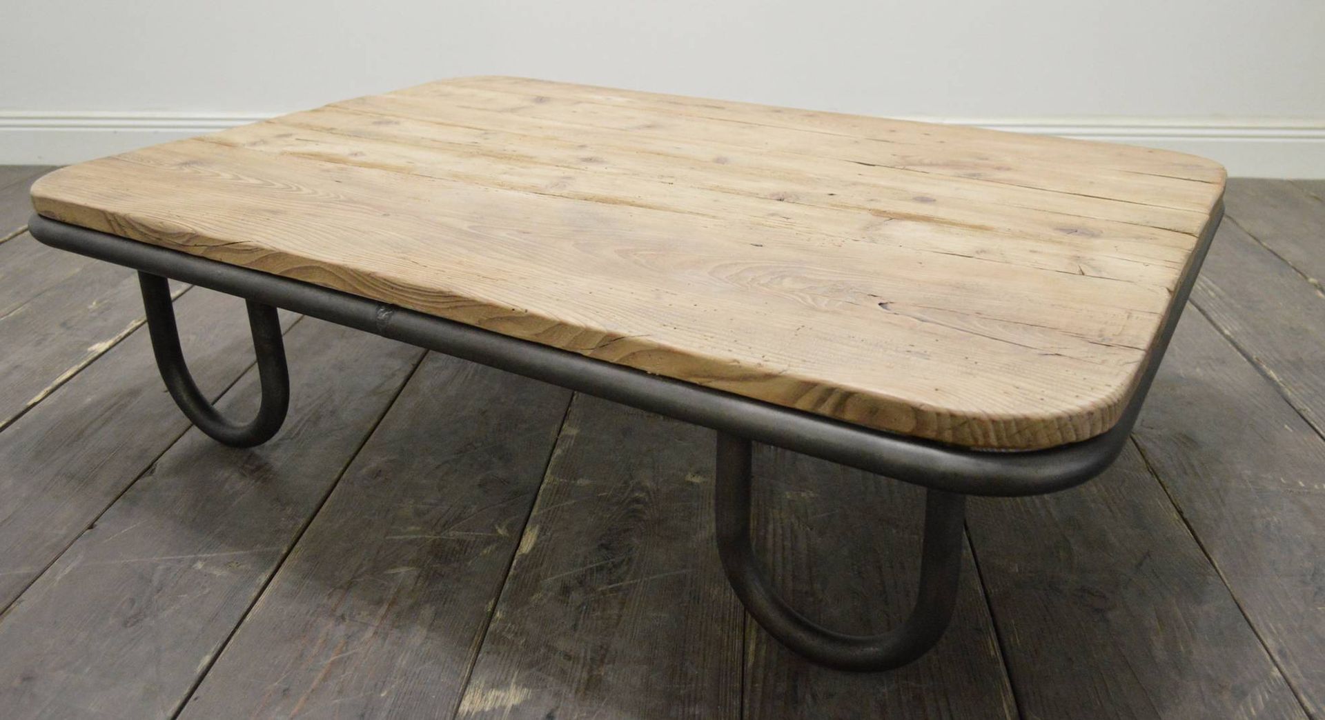 Französischer industrie couchtisch aus holz bei pamono kaufen