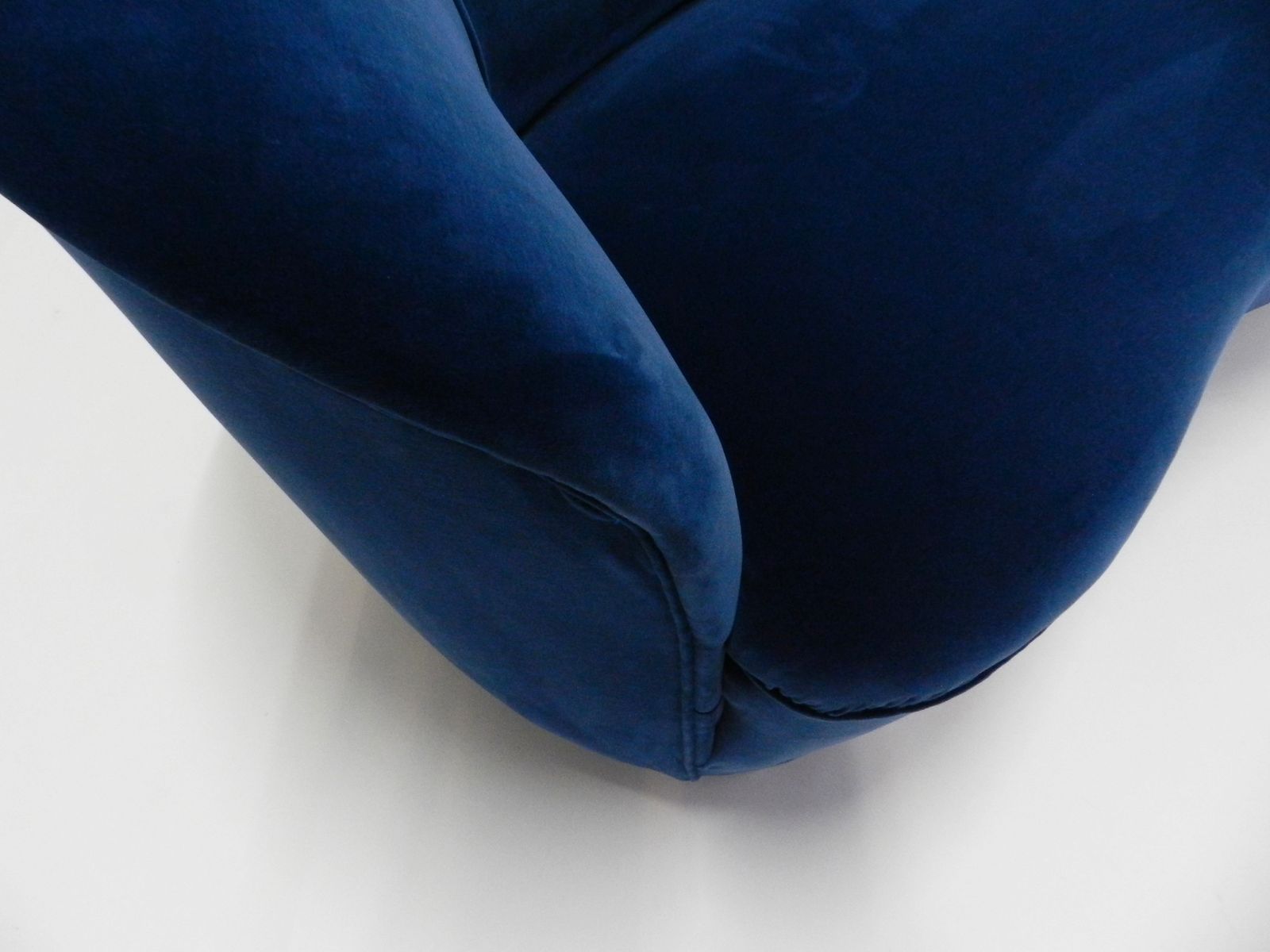 Italian MidCentury Blue Velvet Curved Loveseat for sale at Pamono