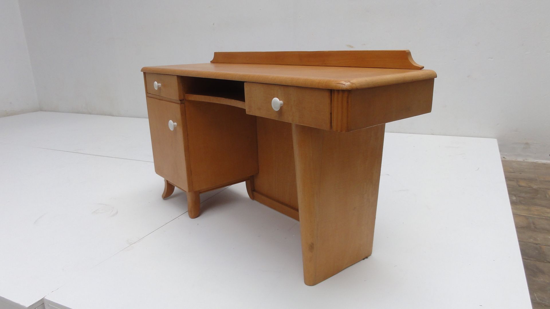 Vintage Vanity Desk 103
