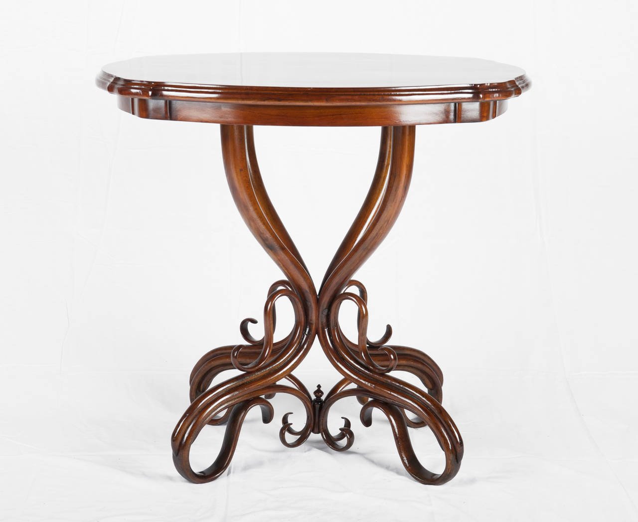 Bentwood Table from Thonet, 1905 for sale at Pamono