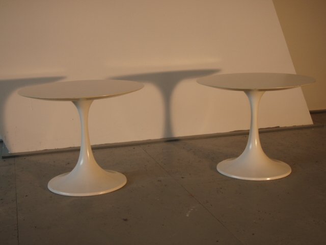 table d'appoint tulipe