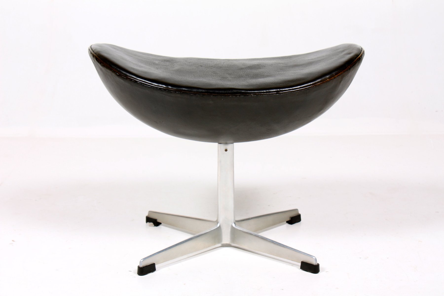 egg chair ottoman by arne jacobsen 7