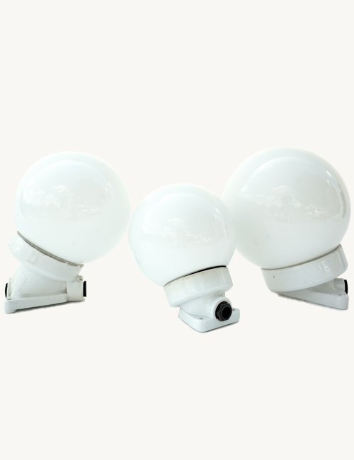 White Globe Porcelain Wall Light, Small for sale at Pamono