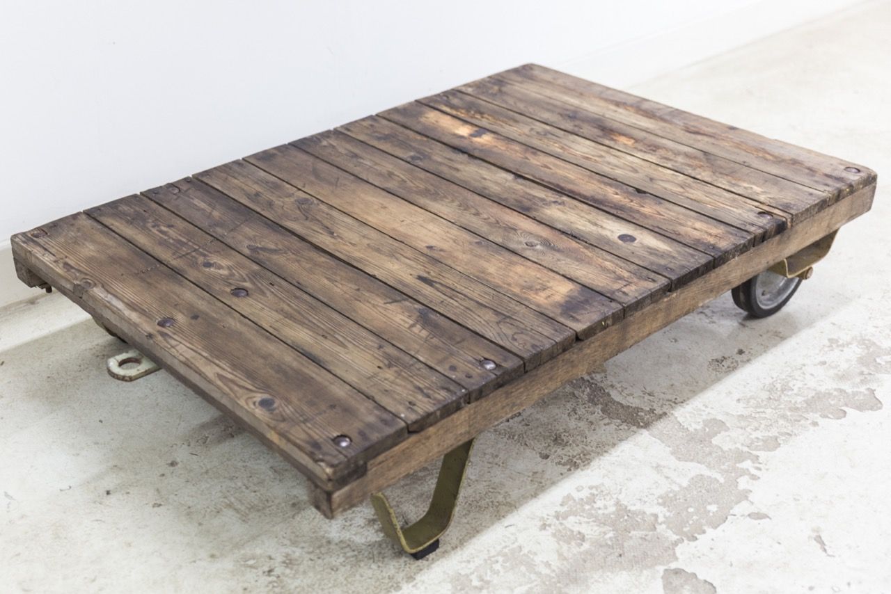 Small Pallet Table for sale at Pamono