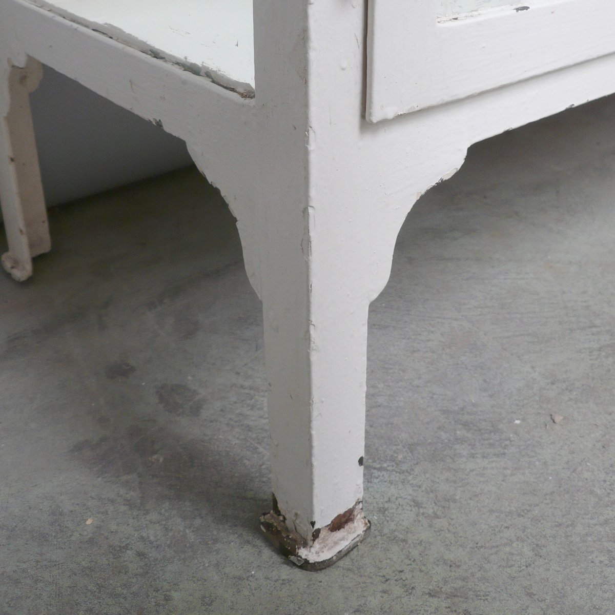 Vintage White Medicine 1940s for sale at Pamono