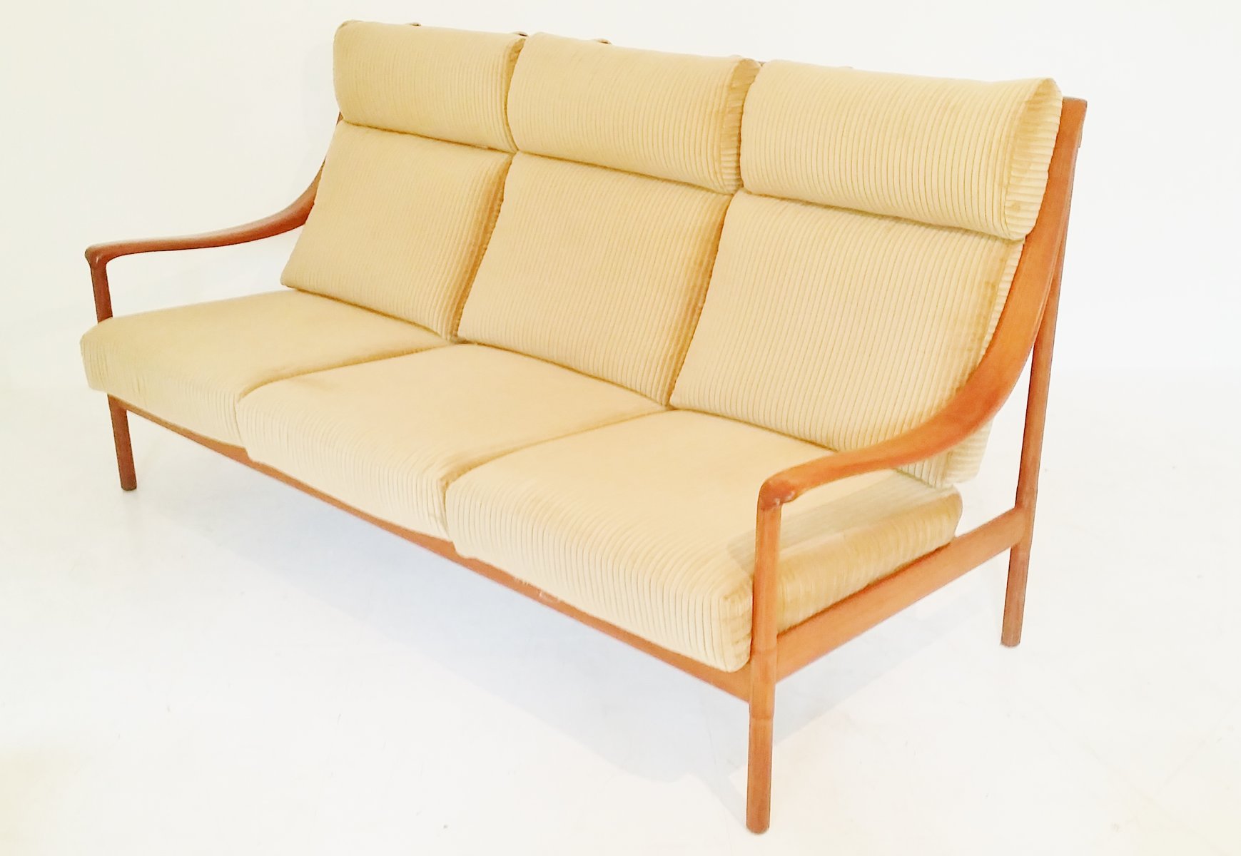 Teak sofa mit hoher rückenlehne, 1960er bei pamono kaufen Welcher tisch zu beagen sofa