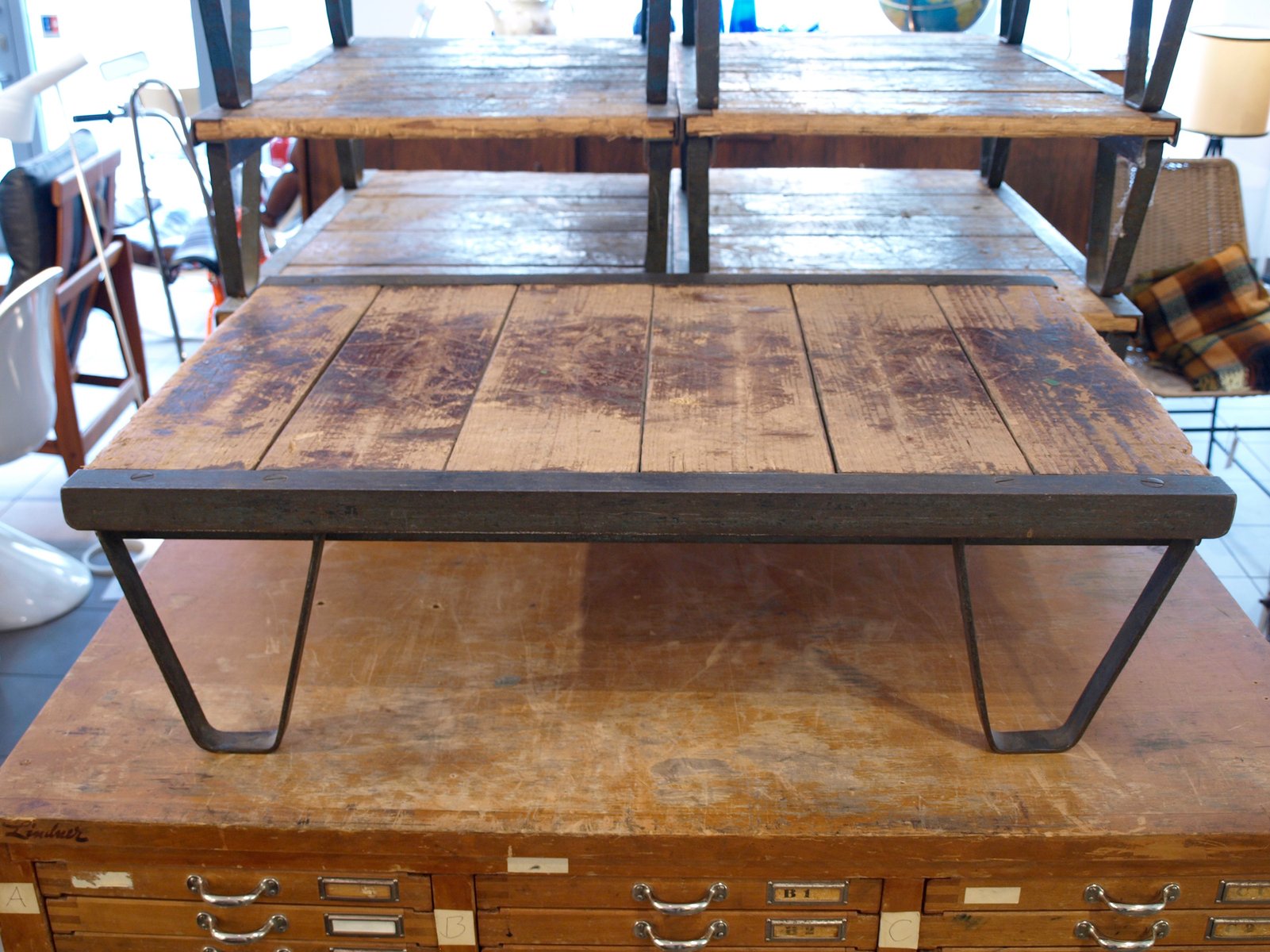 Industrie couchtisch aus holz und metall bei pamono kaufen