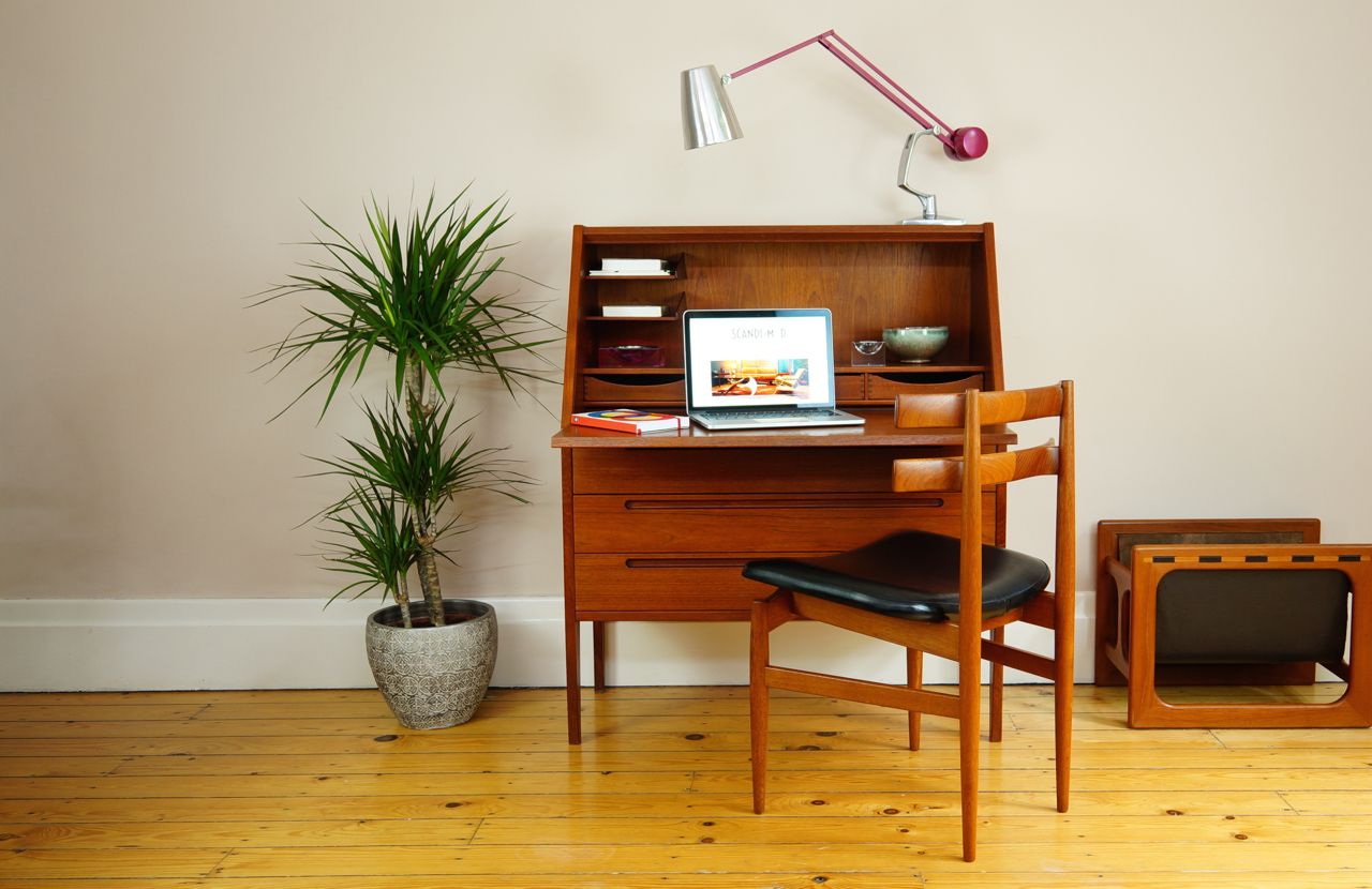 Vintage danish teak bureau by hjn mobler for sale at pamono Kreative ideer skråvæg