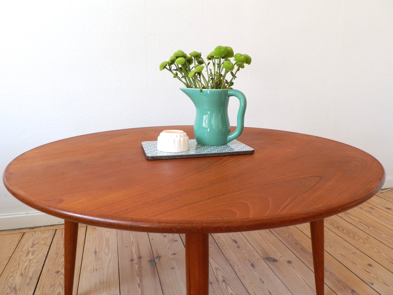 Scandinavian Round Teak Coffee Table 1960s for sale at Pamono